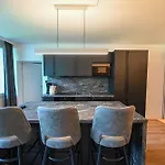 Domizil Thirteen With Sauna And Glacier View By In One Apartman Kaprun