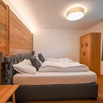 דירה Domizil Thirteen With Sauna And Glacier View By In One *
